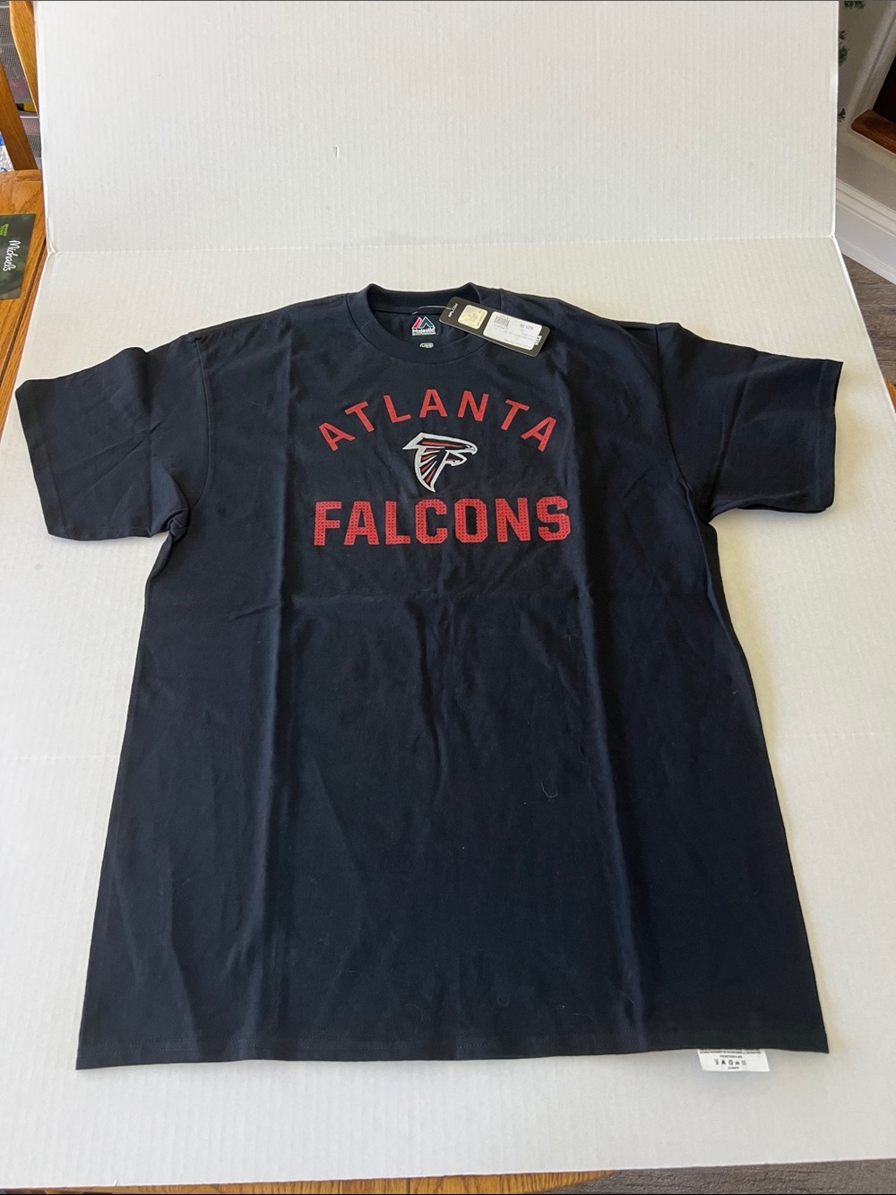 Majestic NFL Atlanta Falcons Black and Red Graphic Tee Size L NWT